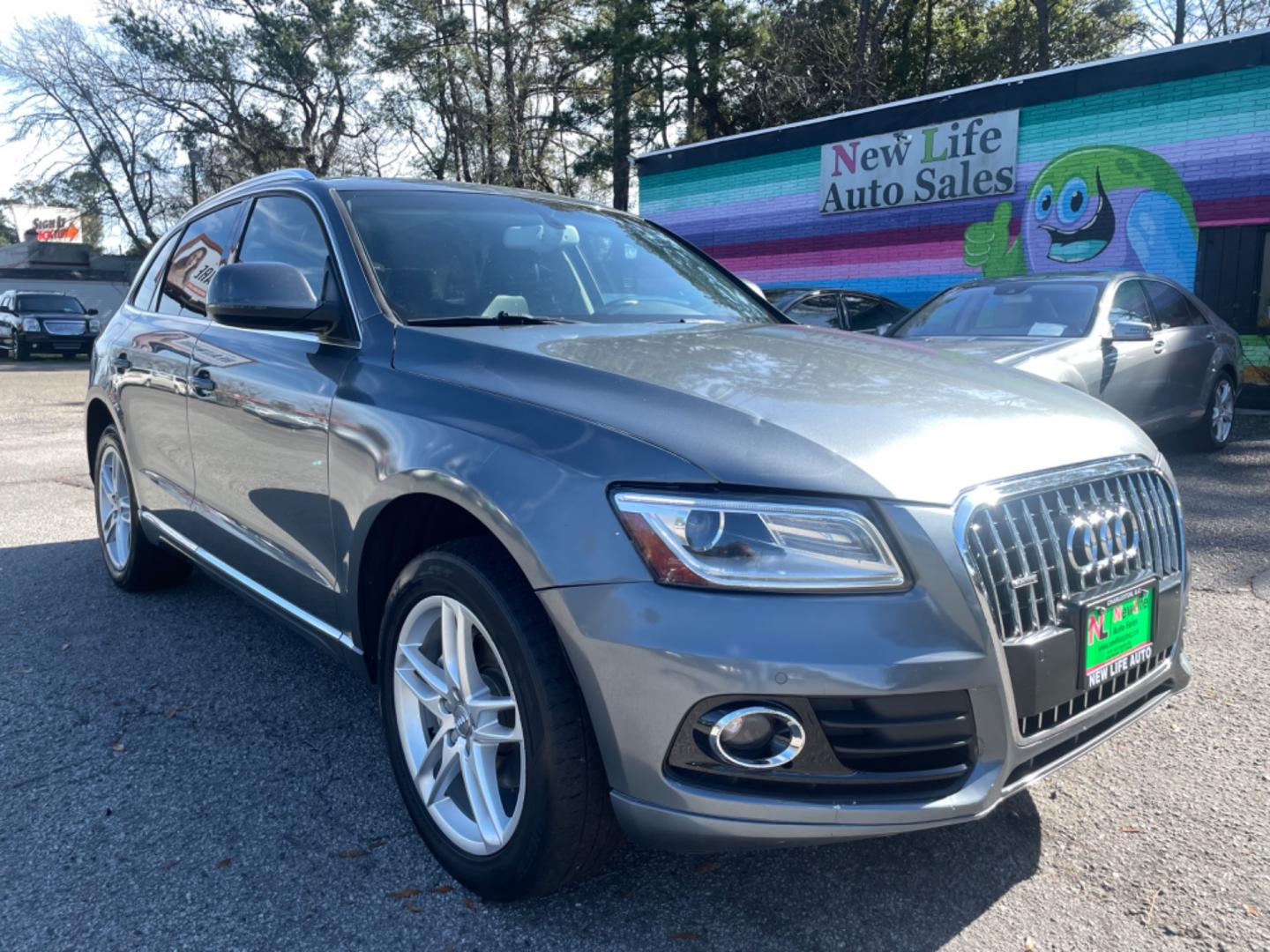 2013 GRAY AUDI Q5 PREMIUM PLUS (WA1LFAFP1DA) with an 2.0L engine, Automatic transmission, located at 5103 Dorchester Rd., Charleston, SC, 29418-5607, (843) 767-1122, 36.245171, -115.228050 - Photo#0